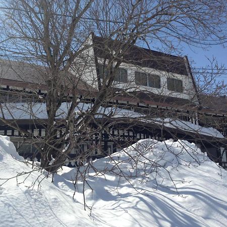 Ski-In, Ski-Out Iwatake Apartments Hakuba Esterno foto